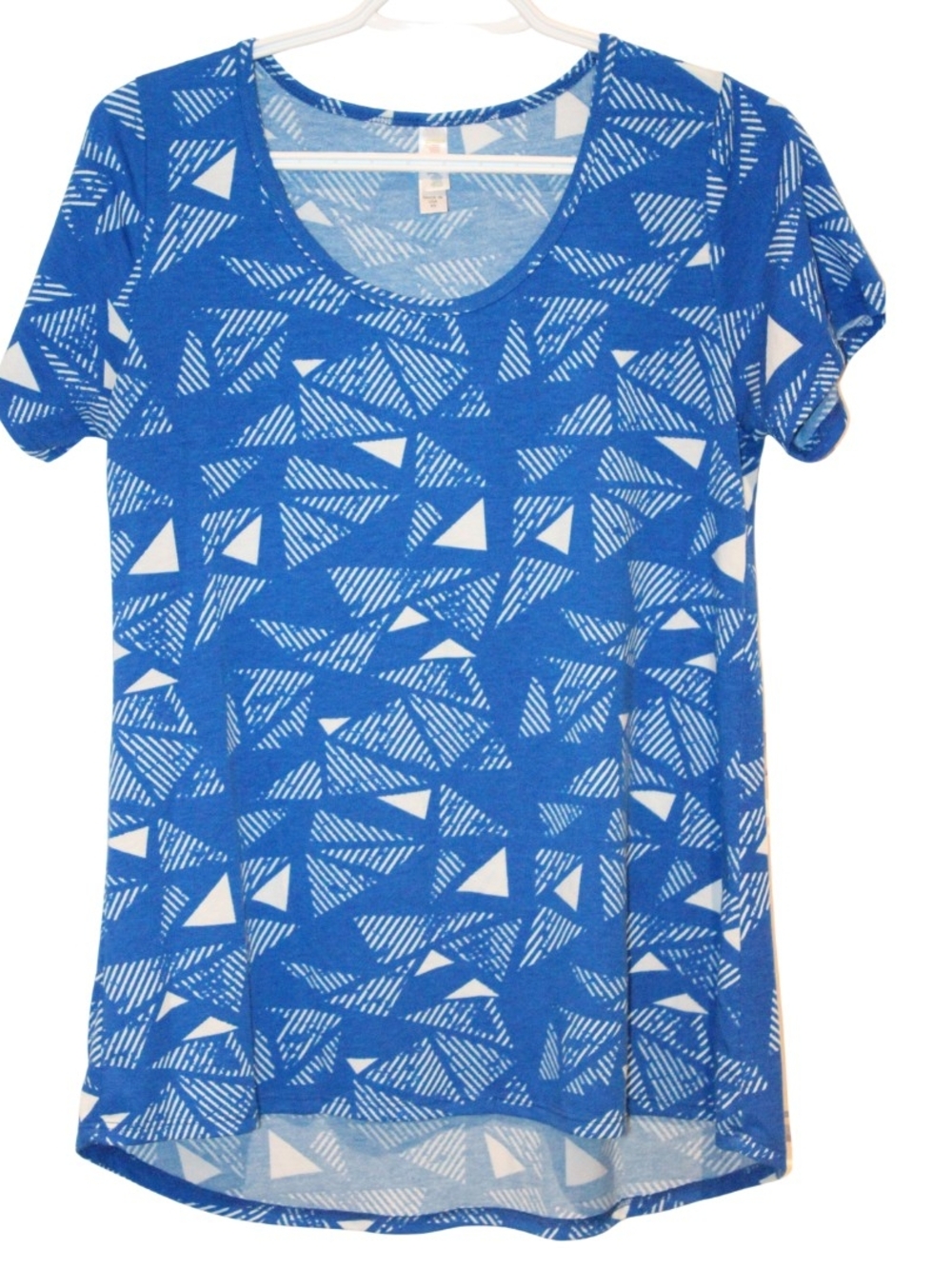 2/$20 🏷 Lularoe Blue and White Triangle Pattern T Shirt Size XS